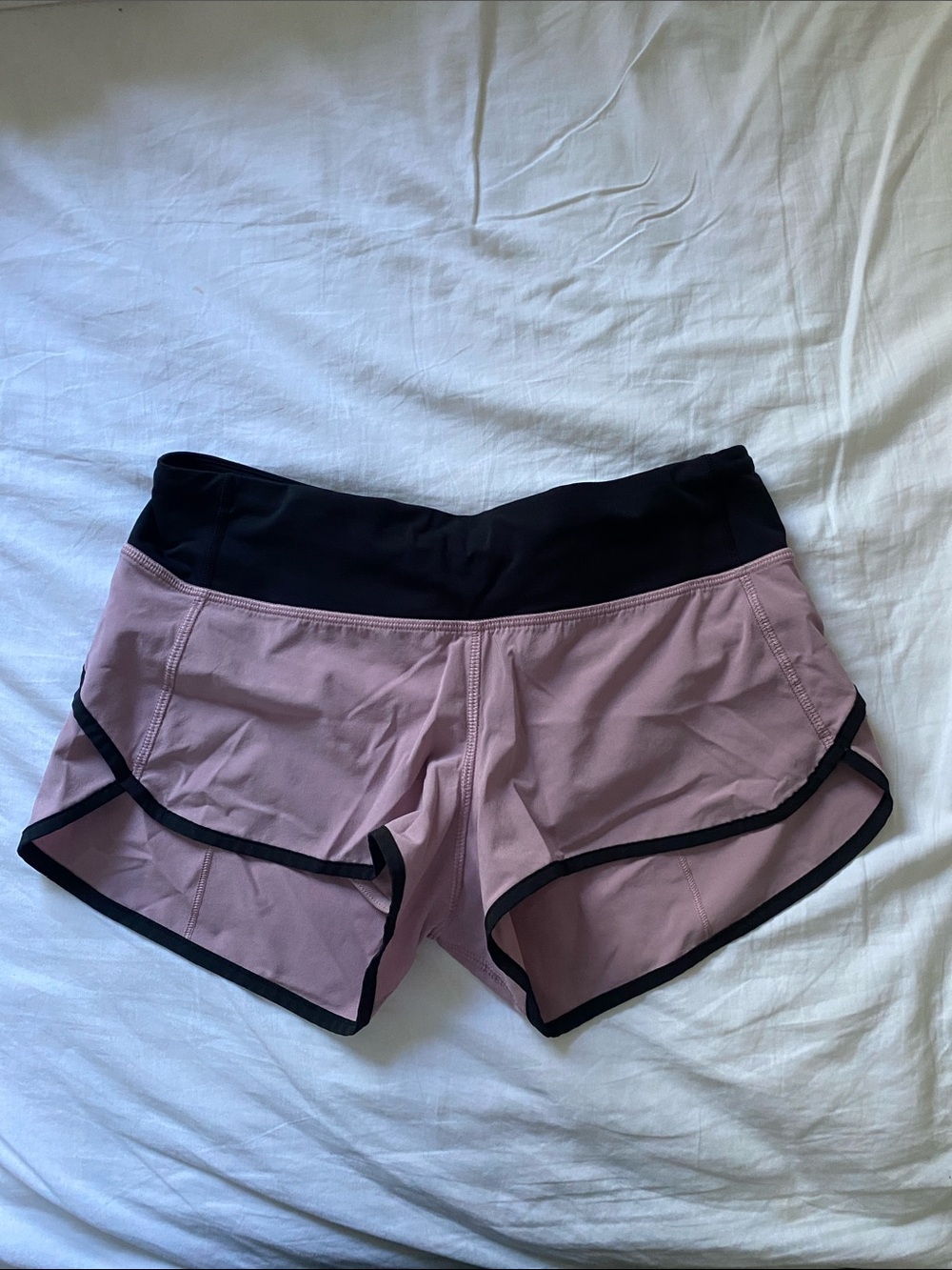Lululemon RARE MAUVE 2.5” Active Running Shorts with Black Waistband